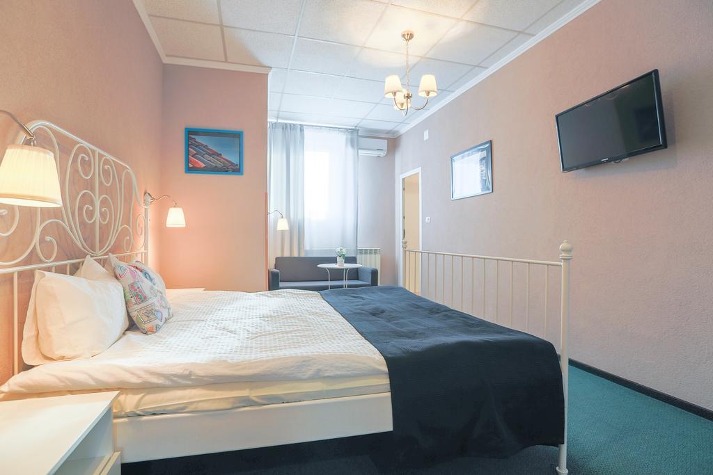 Artmotel & Bistro Haţeg Quarto foto